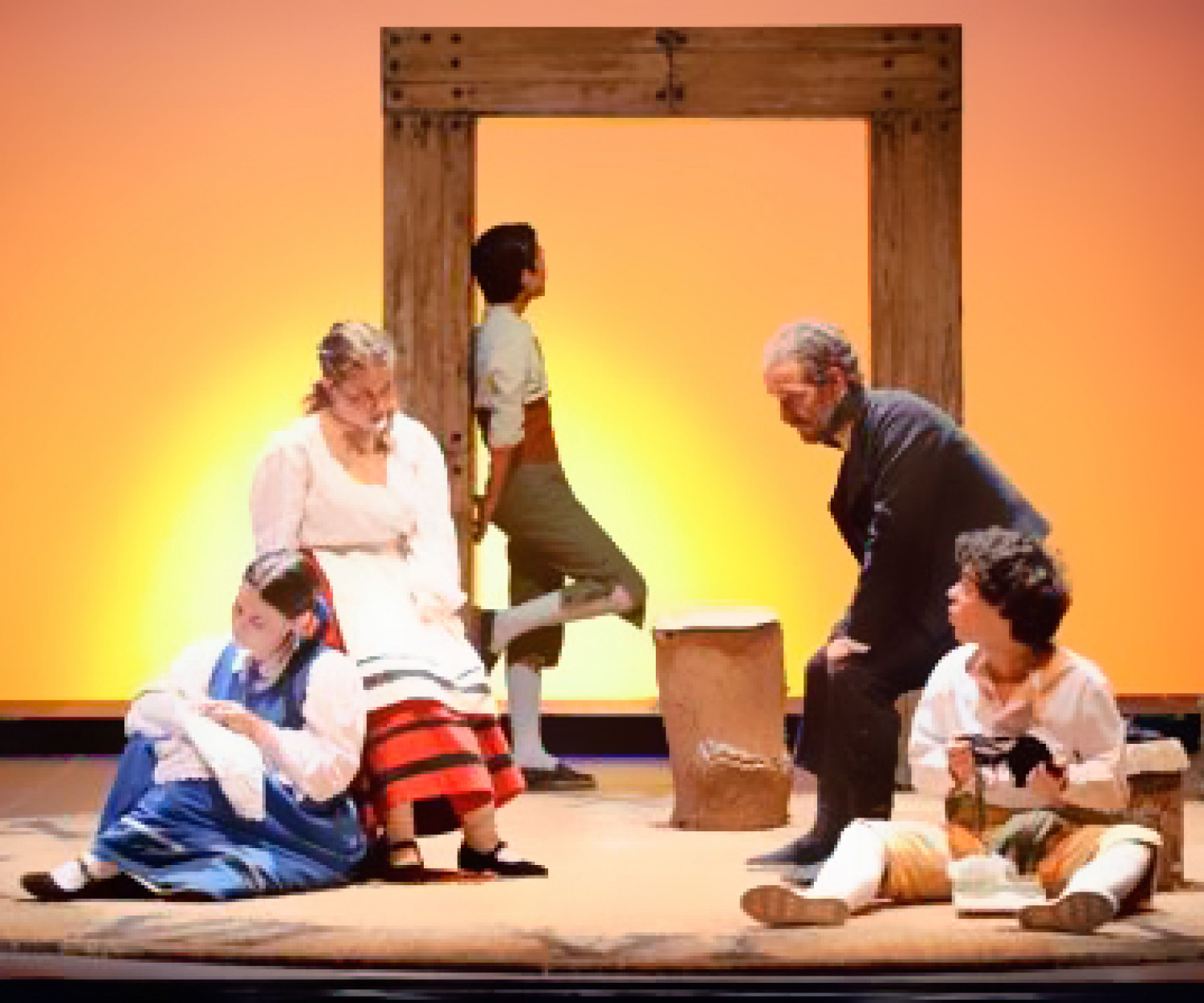 Preparación del conjunto de elementos para representar la obra Agencia de diseño y publicidad Las Palmas